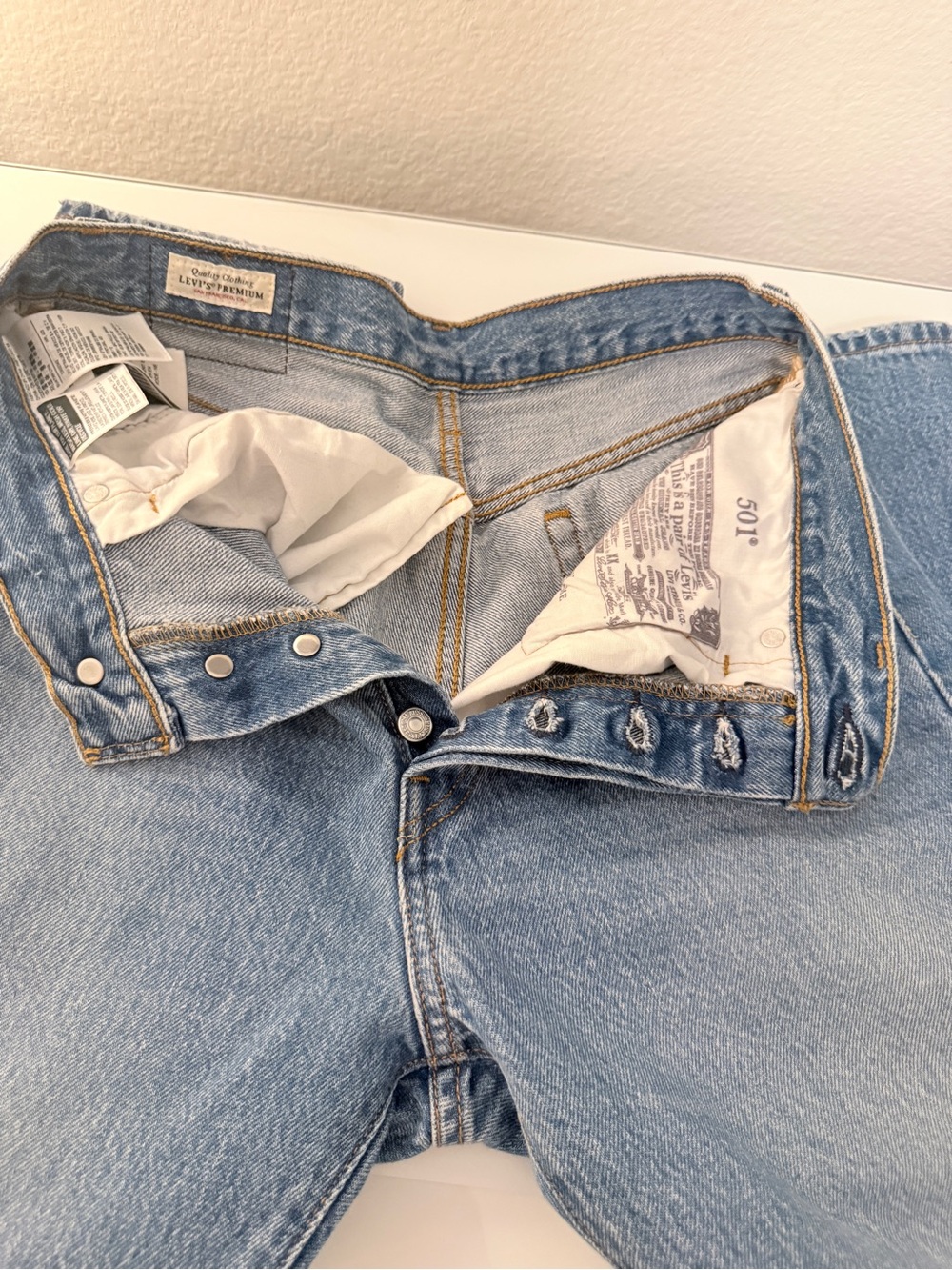Levi’s Premium 501 Original Jeans W26 L26 Light Wash High Rise Button Fly - Picture 6 of 12
